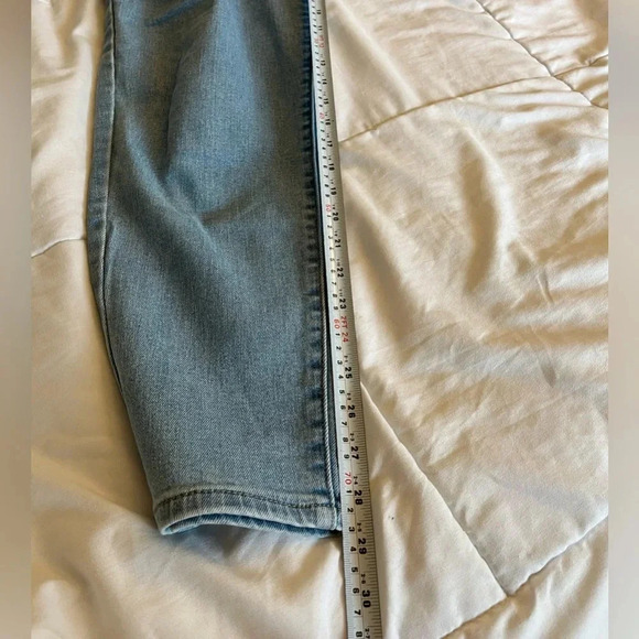 Levi's® Premium
80S MOM WOMEN'S JEANS Size 29 Light Wash Retro Relaxed, Slouchy - Picture 14 of 14